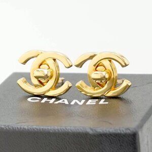 CHANEL Turnlock CC logos Clip-On Earrings Gold Tone 95A Auth w/Box #24451